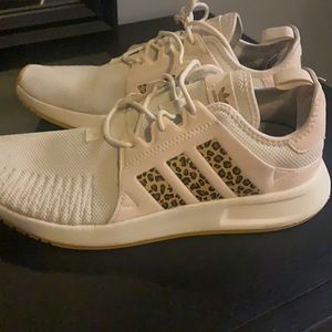 Adidas sneakers leopard size 7